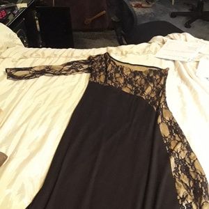 Gown blk gold black lace